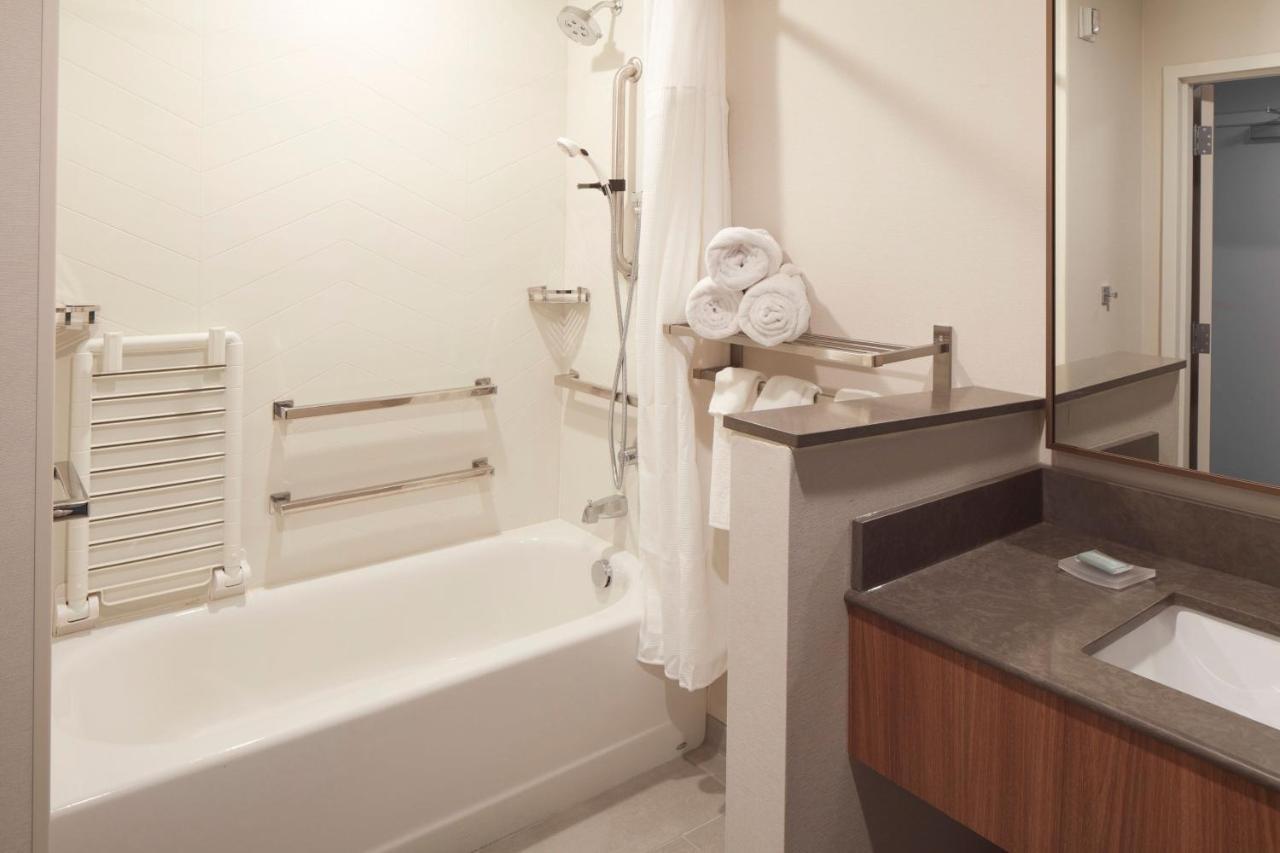 Fairfield & By Marriott Hotel